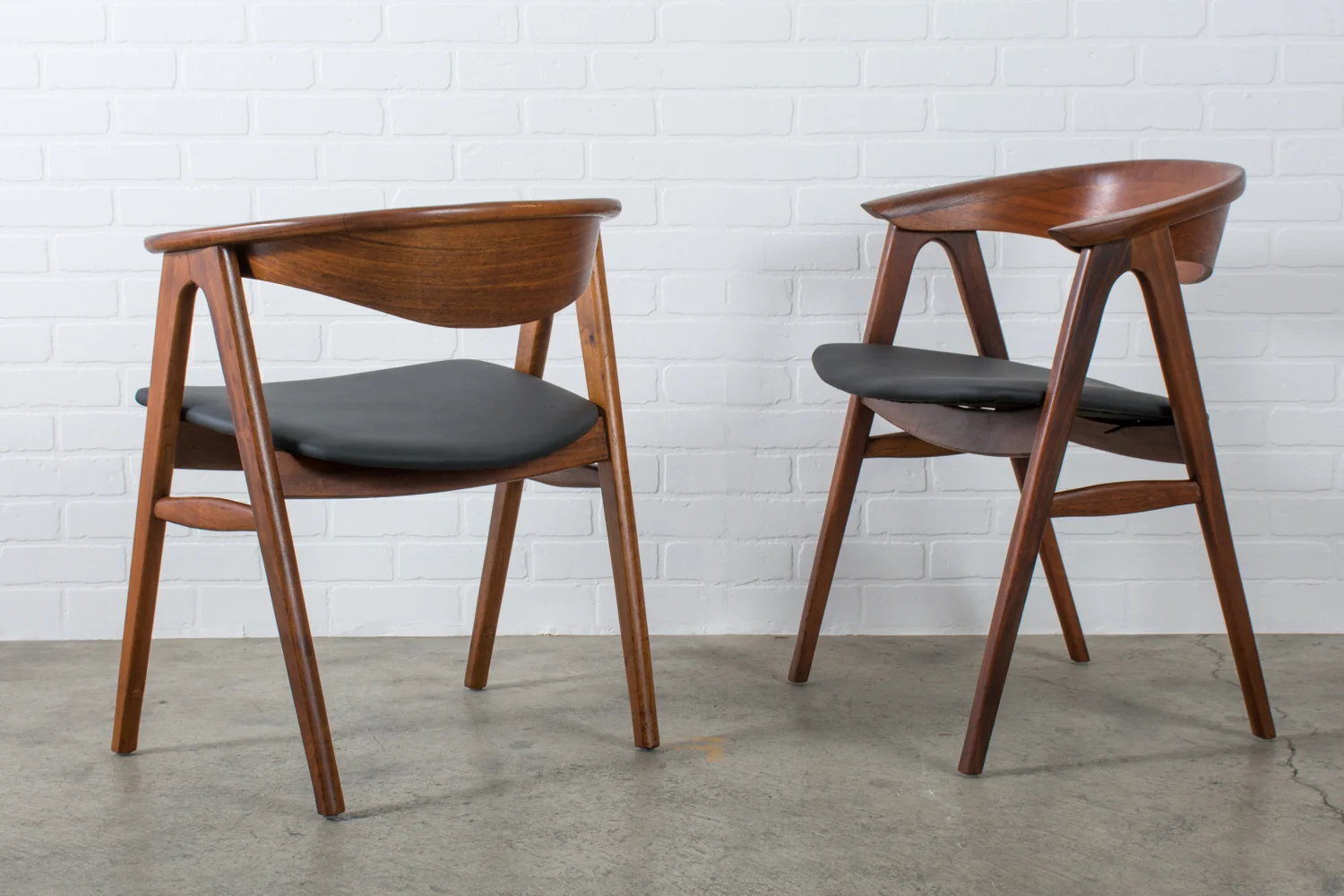 Erik Kirkegaard for Høng Stolefabrik/DUX 'Compass' Chairs — Mid